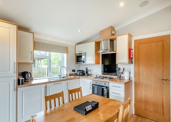 Lakeview 2 - Woodhall Country Park Lodges, Woodhall Spa