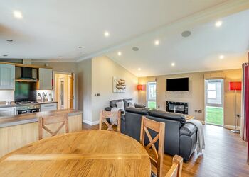 Lakeside 2 Pet Friendly - Woodhall Country Park Lodges, Woodhall Spa