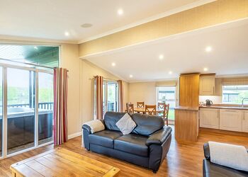 Lakeside 2 Pet Friendly - Woodhall Country Park Lodges, Woodhall Spa