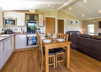 Lakeview 2 Pet Friendly - Woodhall Country Park Lodges, Woodhall Spa