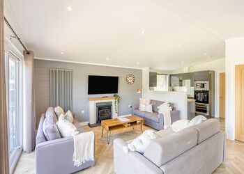 Lakeview Premier Pet Friendly - Woodhall Country Park Lodges, Woodhall Spa