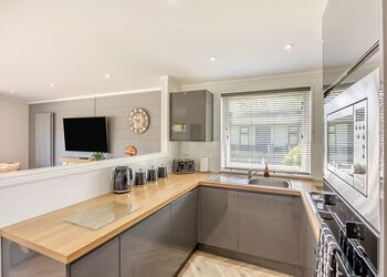 Lakeview Premier Pet Friendly - Woodhall Country Park Lodges, Woodhall Spa