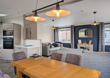 Monument Lakeside Lodge Pet Friendly - Woodhall Country Park Lodges, Woodhall Spa