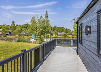Monument Lakeside Plus Lodge - Woodhall Country Park Lodges, Woodhall Spa