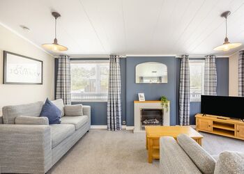 Monument Lakeside Plus Lodge - Woodhall Country Park Lodges, Woodhall Spa