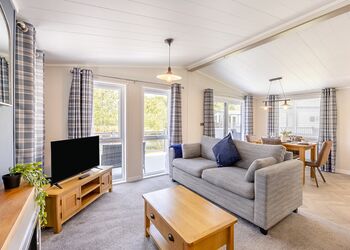 Monument Lakeside Plus Lodge - Woodhall Country Park Lodges, Woodhall Spa