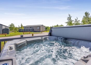 Monument Lakeside Plus Pet Friendly - Woodhall Country Park Lodges, Woodhall Spa