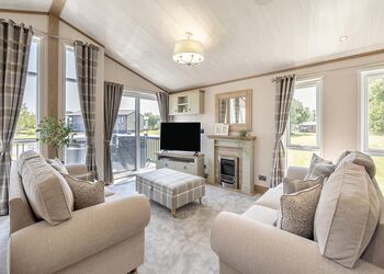 Monument Lakeview Plus Lodge - Woodhall Country Park Lodges, Woodhall Spa