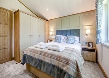 Monument Lakeview Plus Lodge - Woodhall Country Park Lodges, Woodhall Spa