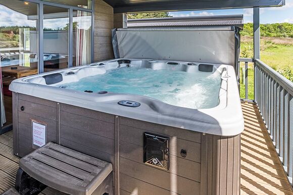 Woodhall Country Park Lodges