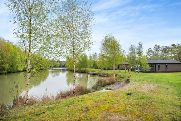 Lakeside 2 Pet Friendly - Woodhall Country Park Lodges, Woodhall Spa