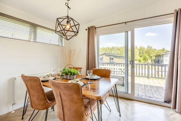 Lakeview Premier Pet Friendly - Woodhall Country Park Lodges, Woodhall Spa