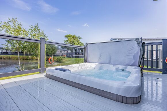 Monument Lakeside Plus Lodge - Woodhall Country Park Lodges, Woodhall Spa