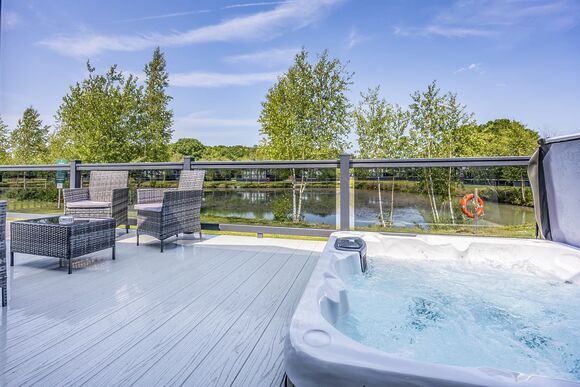 Monument Lakeside Plus Lodge - Woodhall Country Park Lodges, Woodhall Spa