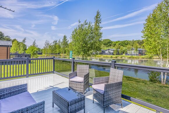 Monument Lakeside Plus Lodge - Woodhall Country Park Lodges, Woodhall Spa