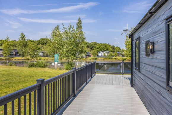 Monument Lakeside Plus Lodge - Woodhall Country Park Lodges, Woodhall Spa