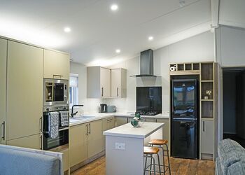 Pondview Retreat Lodge - Whitecairn Holiday Park, Glenluce, Newton Stewart