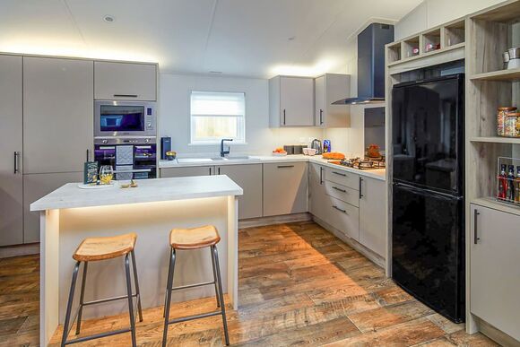 Pondview Retreat Lodge - Whitecairn Holiday Park, Glenluce, Newton Stewart