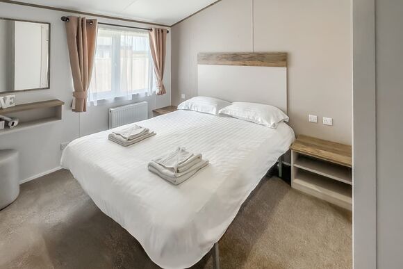 Aurora (2D) Pets - Whitecairn Holiday Park, Glenluce, Newton Stewart