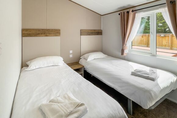 Aurora (2D) Pets - Whitecairn Holiday Park, Glenluce, Newton Stewart