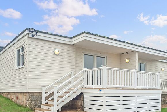 Superior Chalet 4 (Pet) - Whitecliff Bay Holiday Park, Bembridge