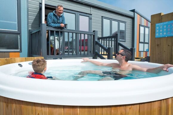 Exclusive TriBeCa with Hot Tub (Pet) - Whitecliff Bay Holiday Park, Bembridge