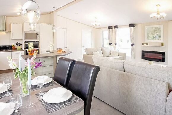 8 Berth Luxury Lodge with Hot Tub (Pet) - Whitecliff Bay Holiday Park, Bembridge