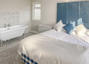 Sea Breeze Lodge - Wide Horizons Holiday Park, Ceredigion