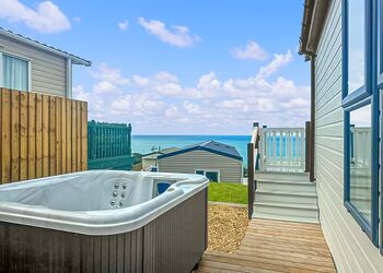 Smugglers Lodge - Wide Horizons Holiday Park, Ceredigion