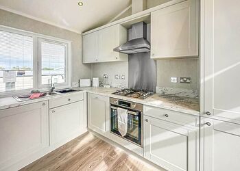 Smugglers Lodge - Wide Horizons Holiday Park, Ceredigion