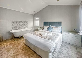 Smugglers Lodge - Wide Horizons Holiday Park, Ceredigion