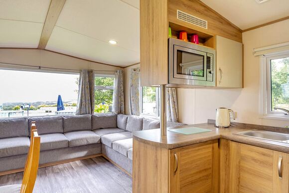 Silver Caravan with parking - White Acres, Newquay