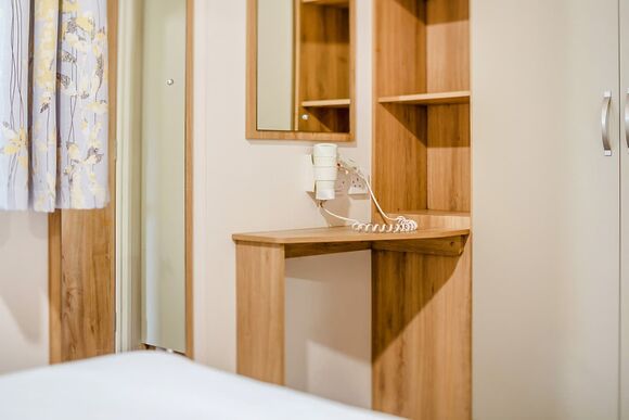 Silver Caravan with parking - White Acres, Newquay