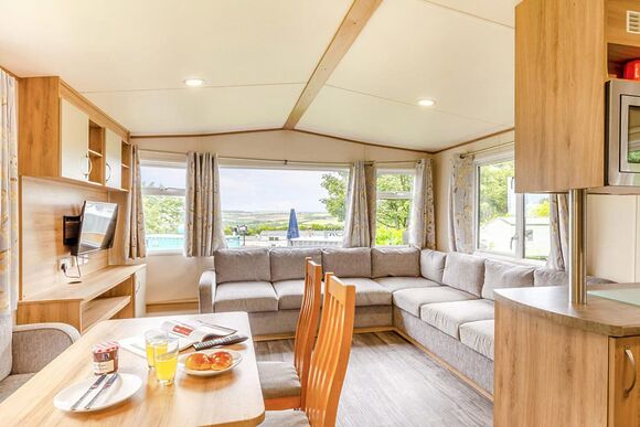 Silver Caravan with parking, Silver Caravan 6 with parking P - White Acres, Newquay
