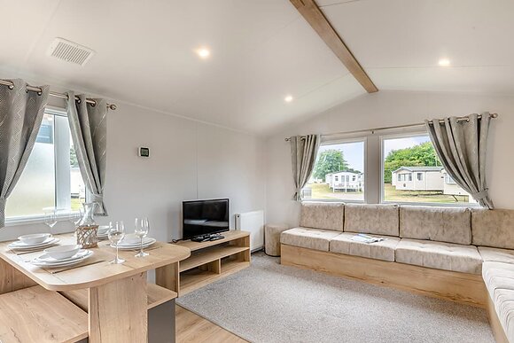 Silver Caravan with decking, Silver 3 Bedroom Caravan, Sleeps 8. With decking P - White Acres, Newquay