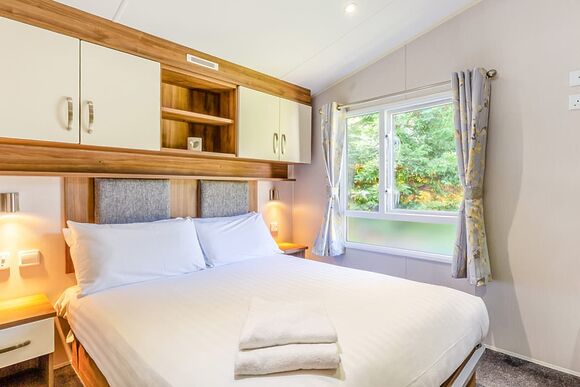 Silver Premium Caravan with parking, ensuite & decking - White Acres, Newquay