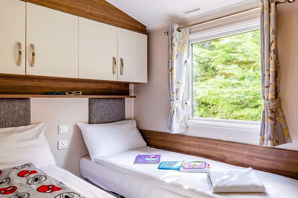 Silver Premium Caravan with parking, ensuite & decking - White Acres, Newquay