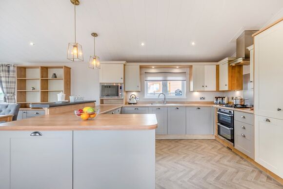 Deluxe Lodge with parking, ensuite & decking - White Acres, Newquay