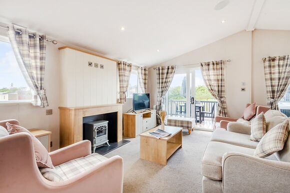 Deluxe Lodge 4 with parking, ensuite & decking P, Deluxe Lodge with parking, ensuite & decking - White Acres, Newquay