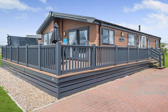 Deluxe Lodge 4 with parking, ensuite & decking P, Deluxe Lodge with parking, ensuite & decking - White Acres, Newquay