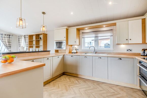 Deluxe Lodge 4 with parking, ensuite & decking P, Deluxe Lodge with parking, ensuite & decking - White Acres, Newquay