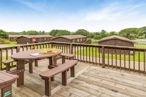 Deluxe Lodge 8 with parking, ensuite & decking P, Deluxe 3 Lodge with parking, ensuite & decking - White Acres, Newquay