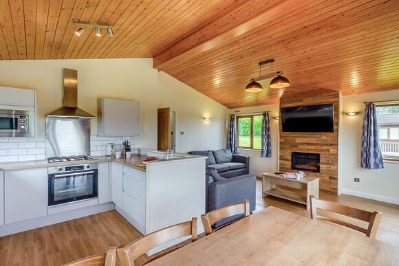 Deluxe 3 Lodge with parking, ensuite & decking, Deluxe Lodge 8 with parking, ensuite & decking P - White Acres, Newquay