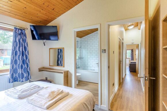 Deluxe 3 Lodge with parking, ensuite & decking, Deluxe Lodge 8 with parking, ensuite & decking P - White Acres, Newquay