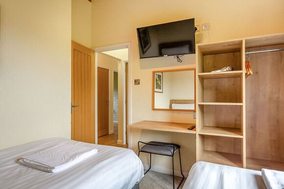 Deluxe 3 Lodge with parking, ensuite & decking, Deluxe Lodge 8 with parking, ensuite & decking P - White Acres, Newquay