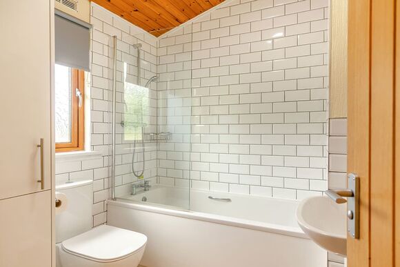 Deluxe Lodge 8 with parking, ensuite & decking P, Deluxe 3 Lodge with parking, ensuite & decking - White Acres, Newquay