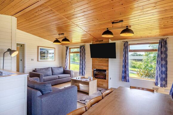 Deluxe Lodge 8 with parking, ensuite & decking P, Deluxe Lodge with parking, ensuite & decking - White Acres, Newquay