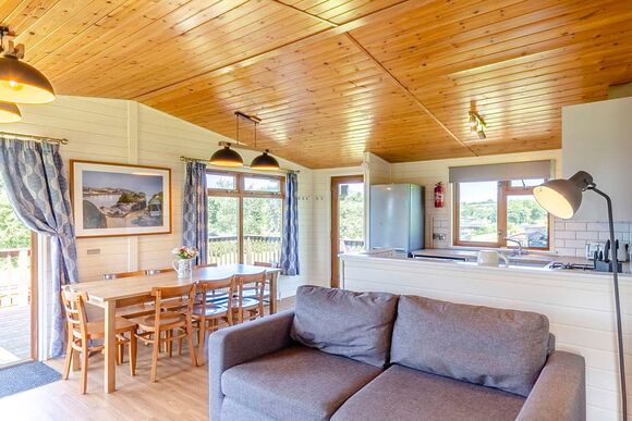 Deluxe Lodge with parking, ensuite & decking, Deluxe Lodge 8 with parking, ensuite & decking P - White Acres, Newquay