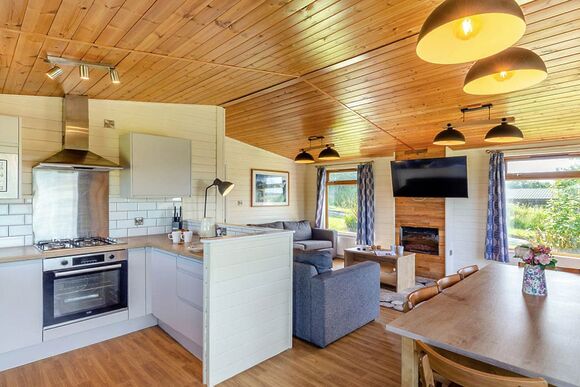 Deluxe Lodge 8 with parking, ensuite & decking P, Deluxe Lodge with parking, ensuite & decking - White Acres, Newquay