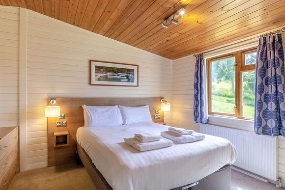 Deluxe Lodge 8 with parking, ensuite & decking P, Deluxe Lodge with parking, ensuite & decking - White Acres, Newquay